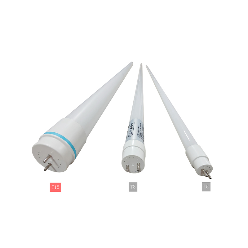 How does a PBT plug ensure a secure and stable connection for a T12-straight tube lamp?