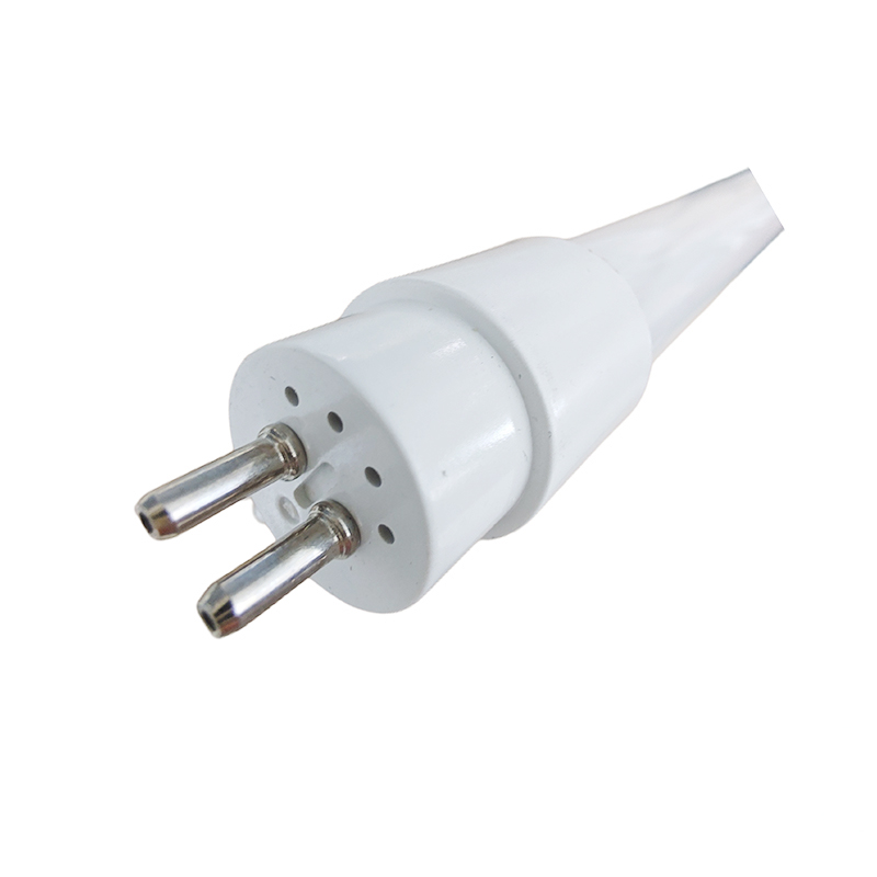 How can the color rendering index of a straight tube lamp be improved by combining multi-band LEDs?